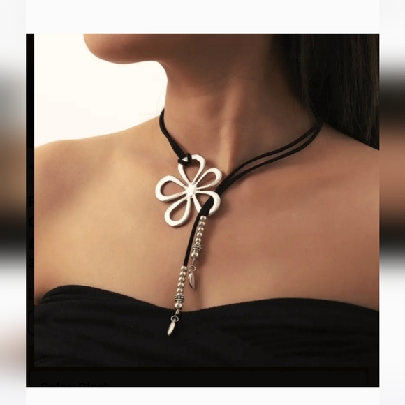 Jewelry - Retro Hollow Silver Flower Y Shaped Choker With Velvet Rope